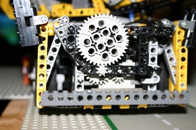 Outrigger gearing closeup