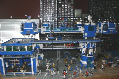 Head-on view of progress.  When on display at show i will probably swing the landing pad to the front so the crane train can load/unload.